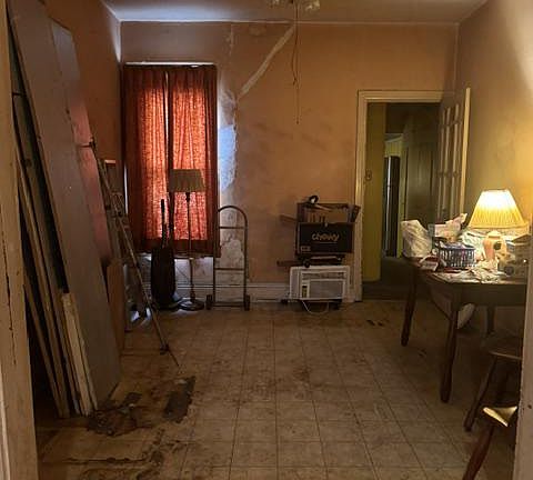 4th image of 722 W Princess St