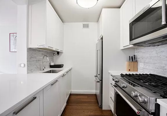 3rd image of 200 E 94th St APT 412
