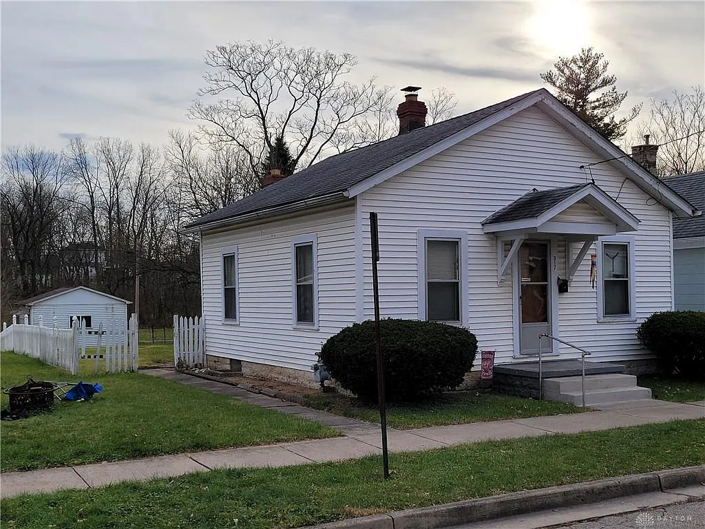 317 E 3rd St photo 1