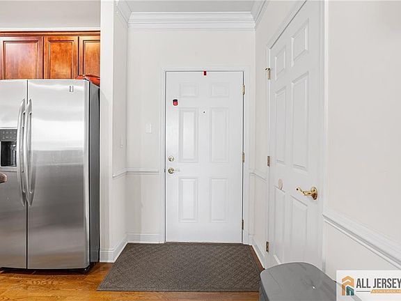 5th image of 100 Middlesex Blvd APT 304