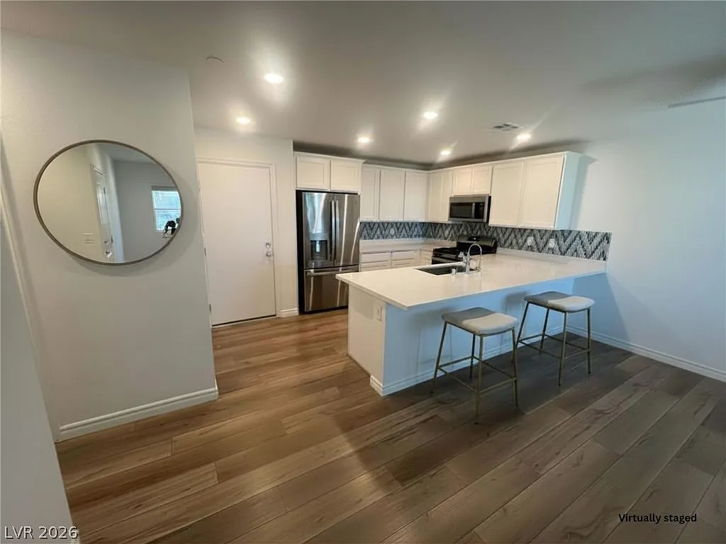 3 bed, 2.5 bath, 1275 sqft, $1,885 — Photo 2