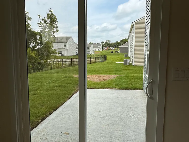 574 White Oak Ln — Photo 17