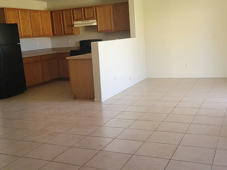 2040 E Shetland Dr — Photo 3