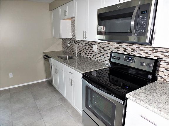 4th image of 930 Copsewood Dr
