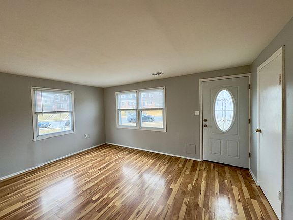 2nd image of 1629 Wentworth Ave