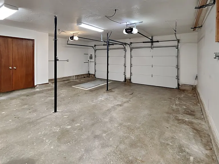 908 East Dr — Photo 25