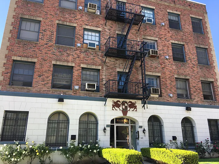 365 S Cloverdale Ave #28-101 — Photo 1