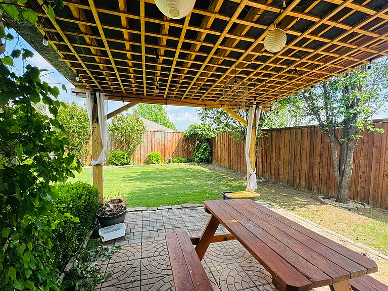 105 Fieldwood Ct — Photo 19