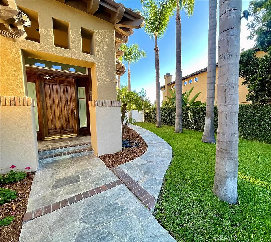 4 bed, 3887 sqft, $9,500 — Photo 2