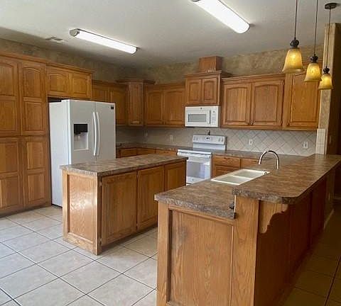 5th image of 3701 NE Bradford St