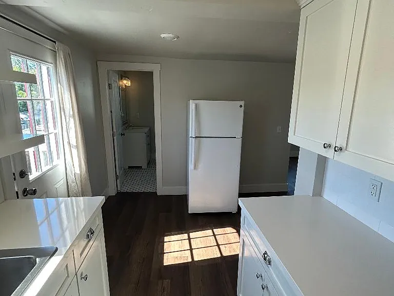 2704 S St — Photo 7