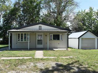 206 E Chestnut St, Shelbina, MO 63468