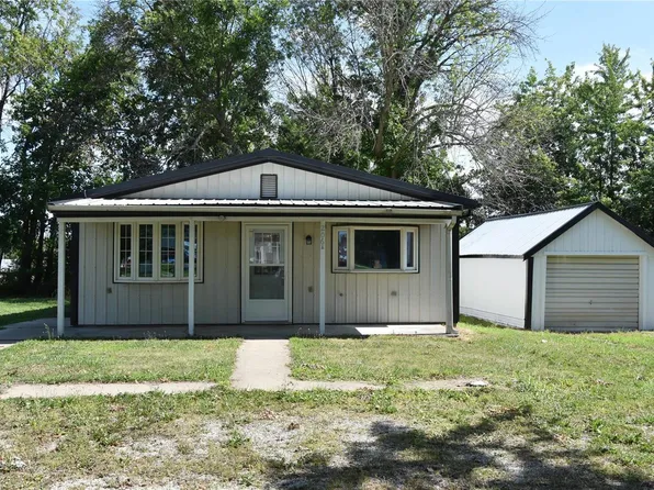 206 E Chestnut St, Shelbina, MO 63468