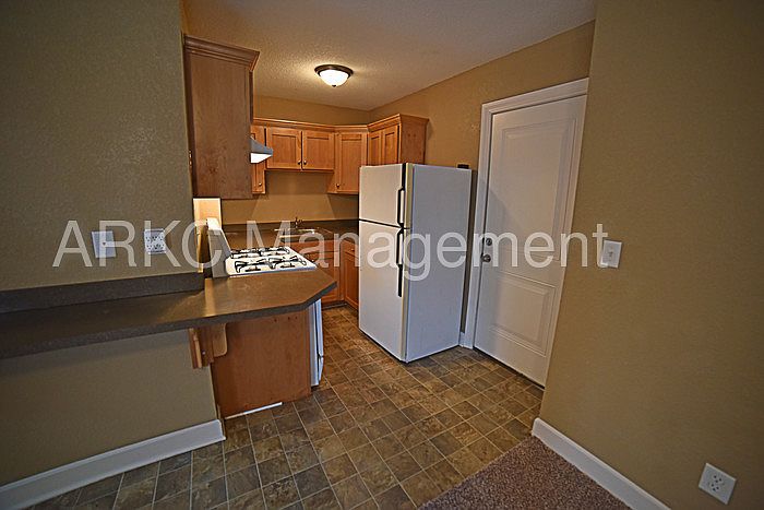 1st image of 909 W 40th Ter APT 5