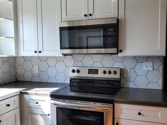 4th image of 1722 Chapman Ave SW