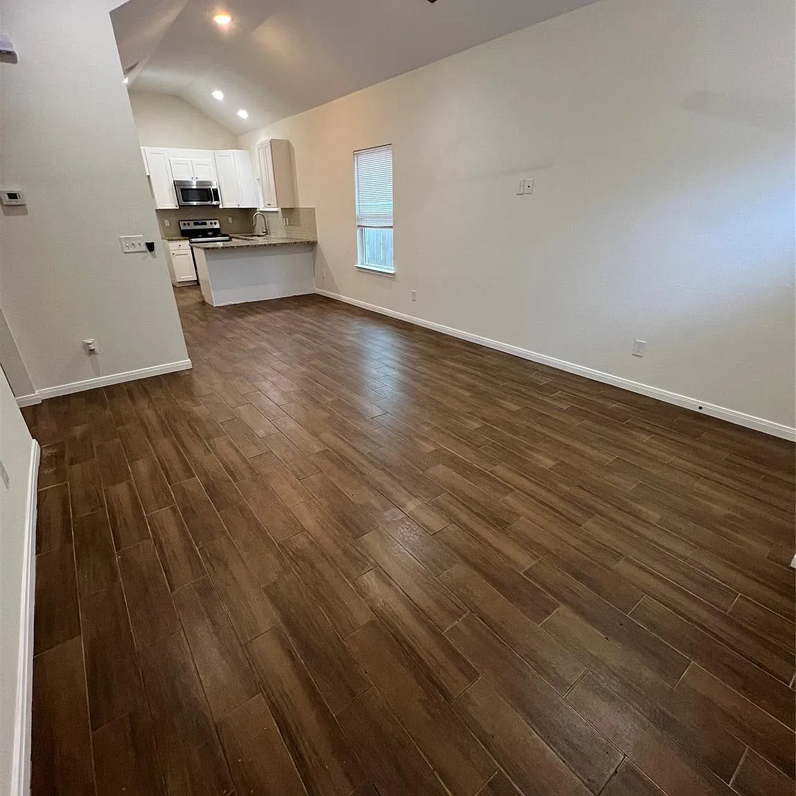 3 bed, 2.0 bath, 1084 sqft, $1,550 — Photo 4