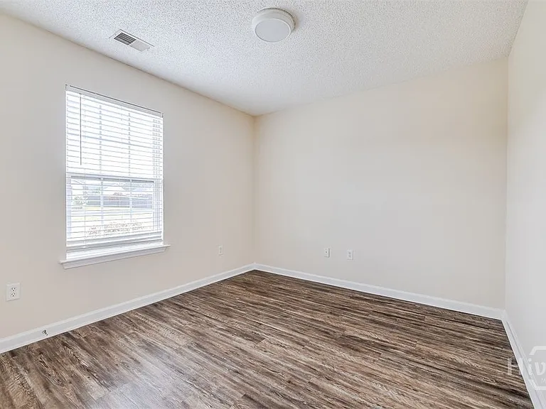 148 Willow Dr — Photo 25
