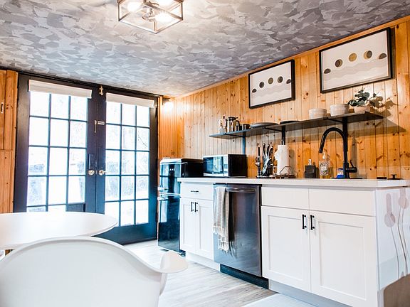 4th image of 3844 Fremont Ave N #2