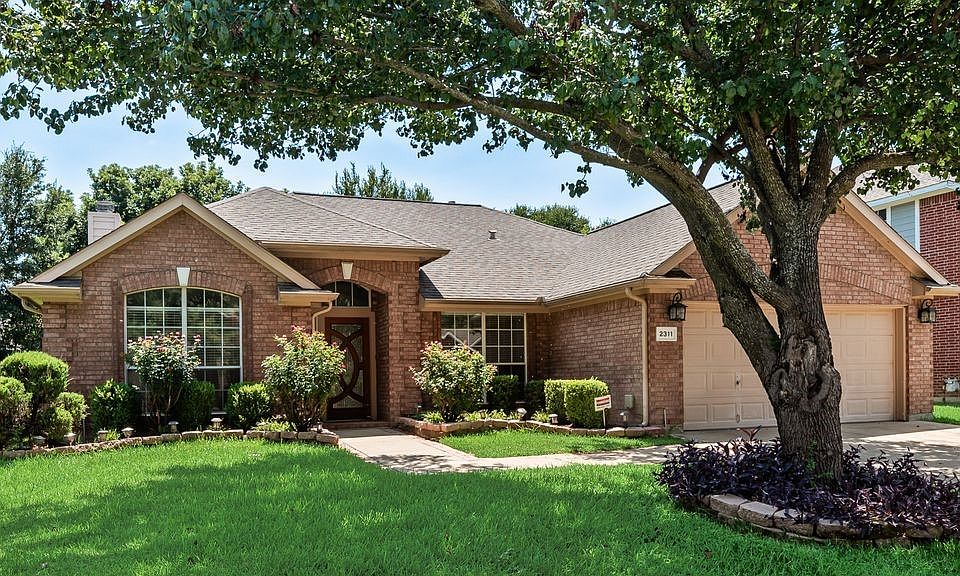 1st image of 2311 Forest Park Cir