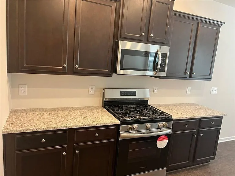 127 Berry Dr — Photo 10