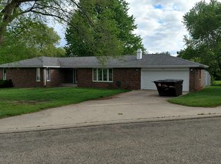 902 #E, Monticello, IL 61856