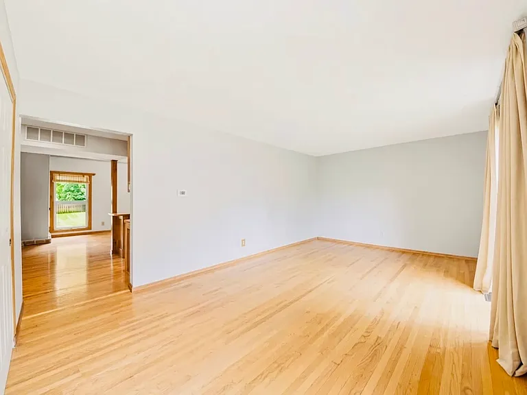 947 Canterbury Dr #60014 — Photo 15