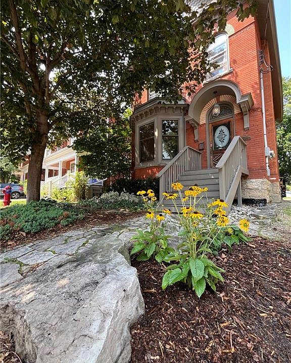 1st image of 282 Hess St S