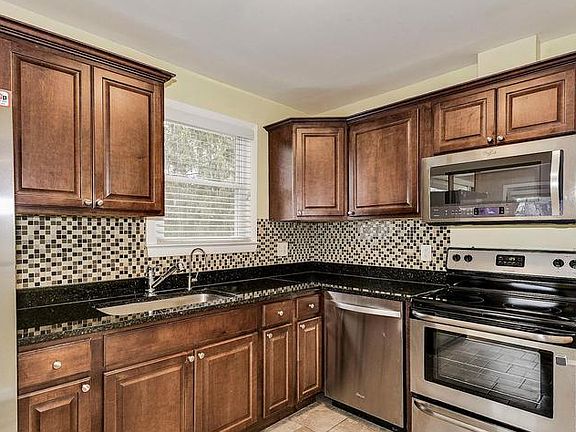 5th image of 17632 Burdette Ln