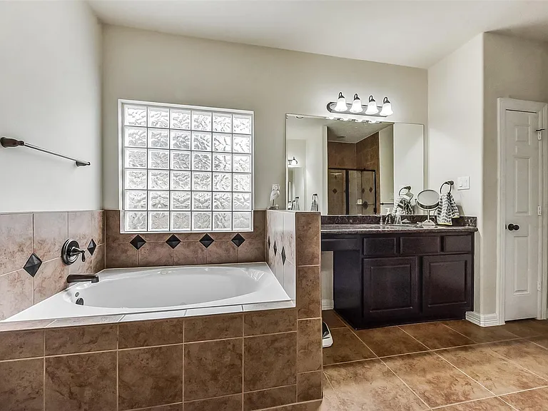 13918 Majestic Spring Ln — Photo 21