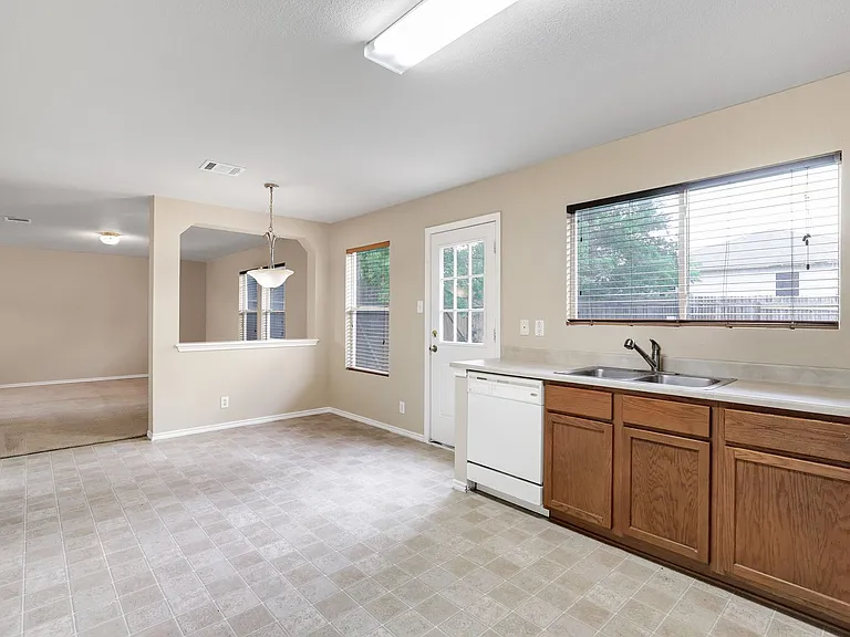 210 Birchwood Bay — Photo 11