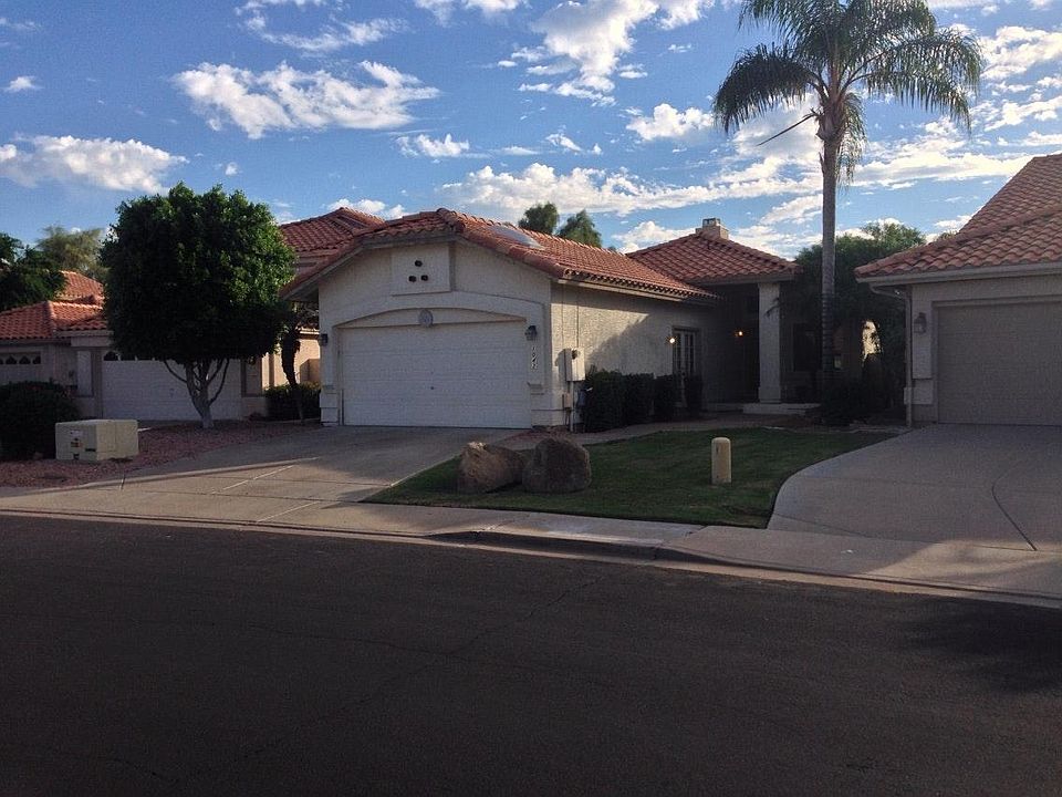 Entry with oversized garage