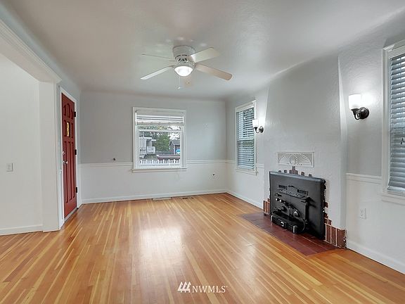 newly refinished  and insulated original hardwoods!