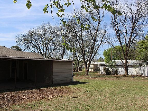 4th image of 608 SE 3rd St