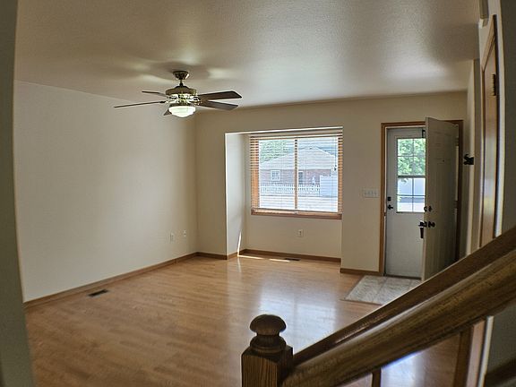 4th image of 302 Hemlock Dr