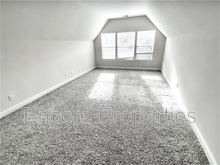 2057 Aventon Ln — Photo 17