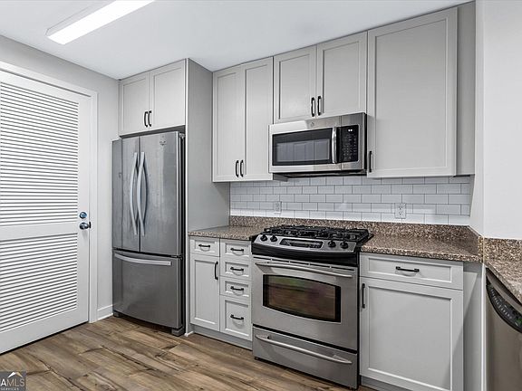 4th image of 3338 Peachtree Rd NE APT 702