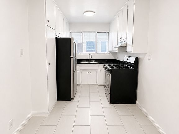 4th image of 1400 N Gardner St APT 13