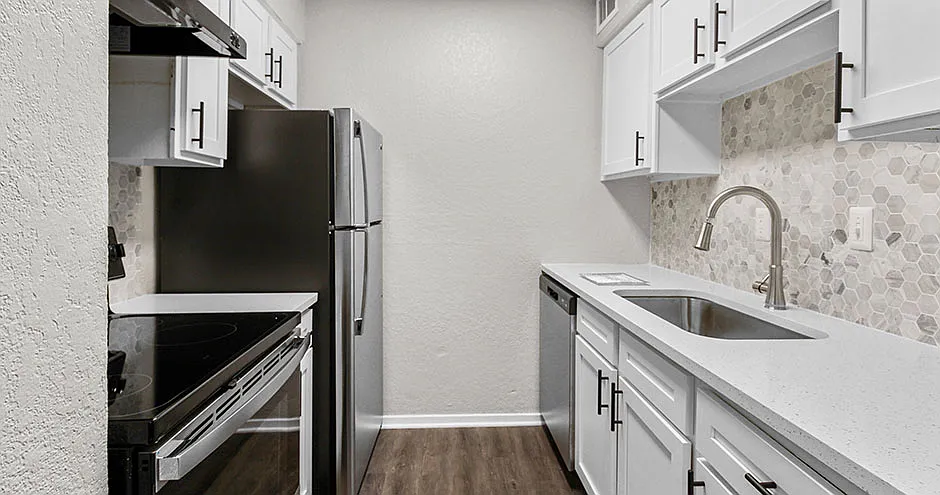 Granada Apartment Homes — Photo 2