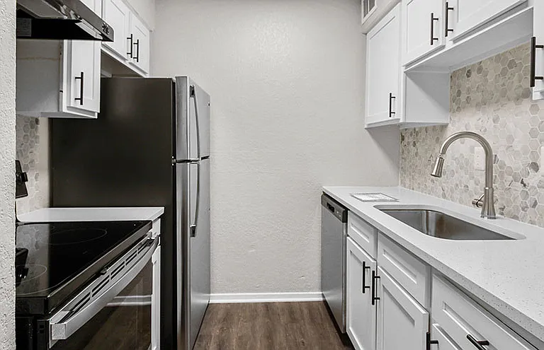 Granada Apartment Homes — Photo 2