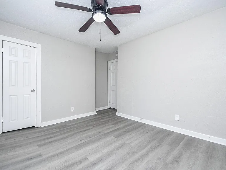6024 Collingsworth St #2 — Photo 17