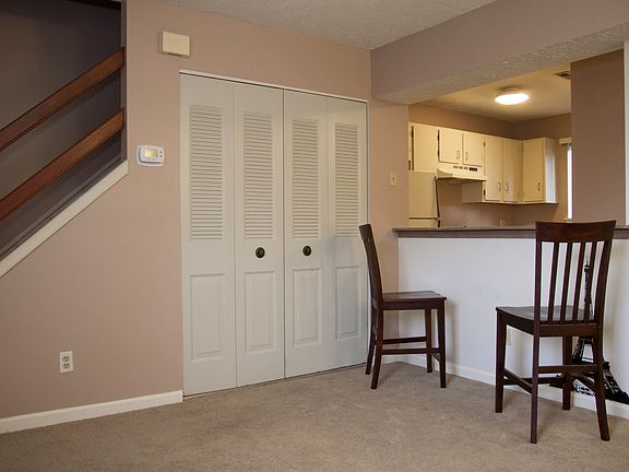 2nd image of 2 Countryplace Ln