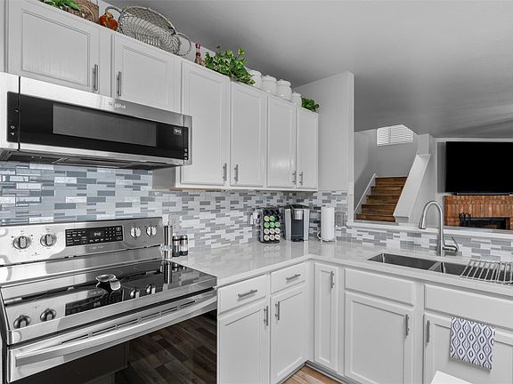 5th image of 951 Brandi Cir