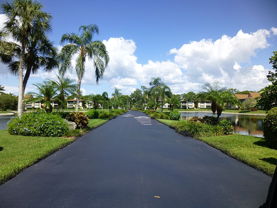 Entryway to Royal Arms Villas