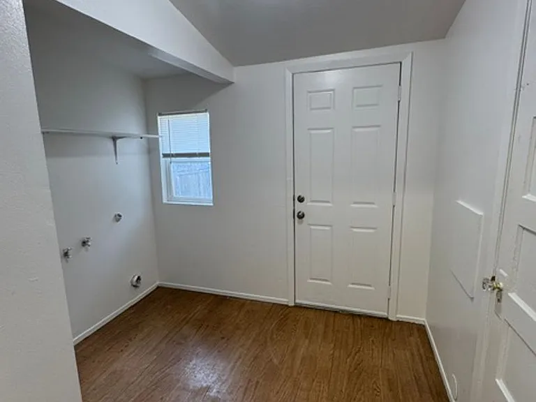 319 N Shasta St — Photo 16