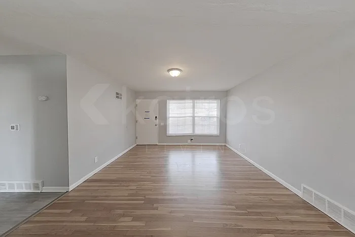 3 bed, 2.0 bath, 1493 sqft, $1,645 — Photo 3