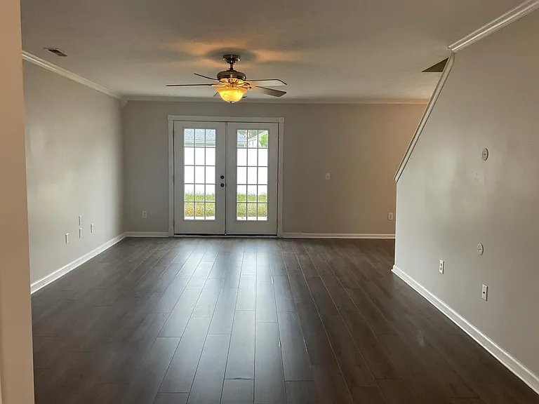 347 Thistle Ln — Photo 3