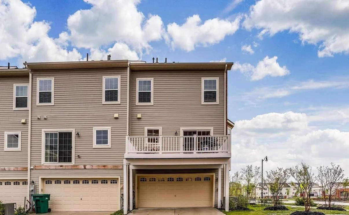 3 bed, 2163 sqft, $3,400 — Photo 2