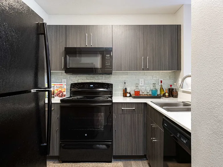 Boulevard at 4201 Apartments — Photo 1