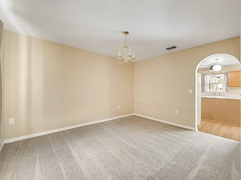 2081 Brookshire Cir — Photo 7