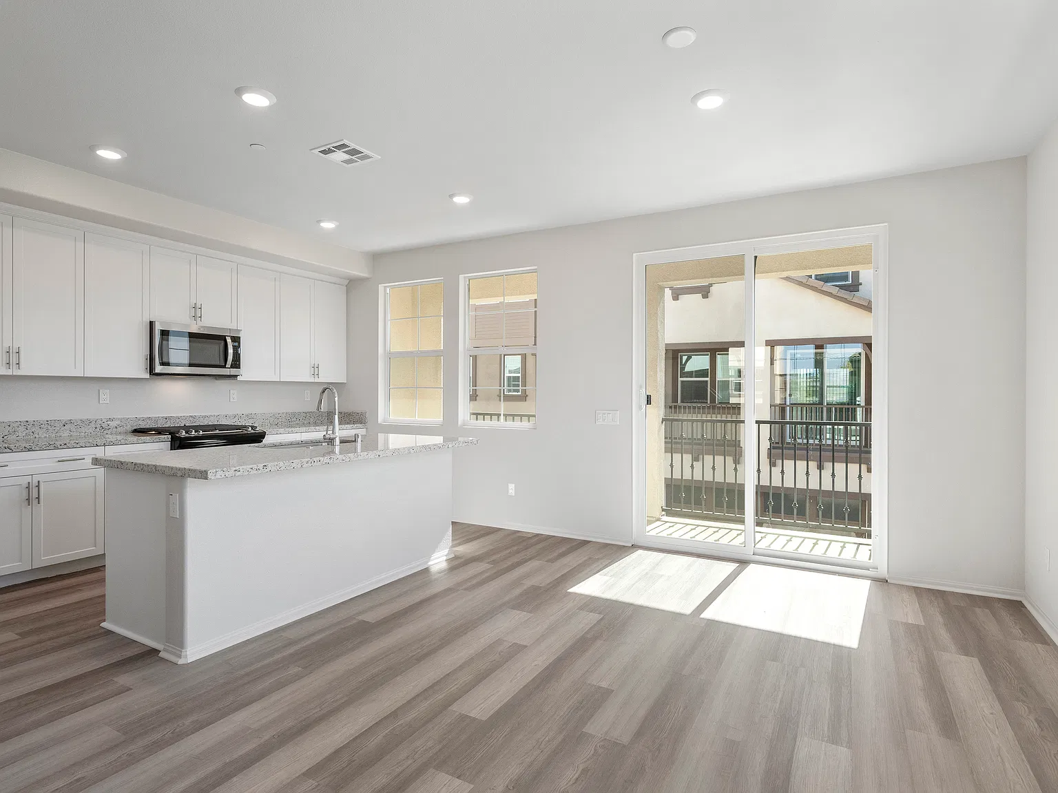 28040 Melrose Dr — Photo 3